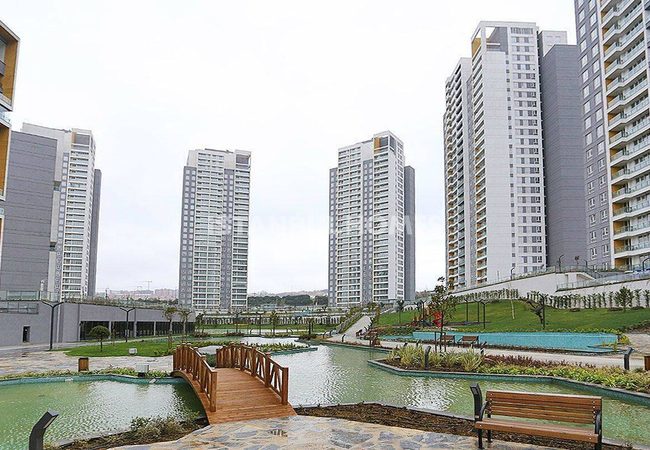 Luxurious Apartments in Istanbul Bahcesehir with Lake View 12