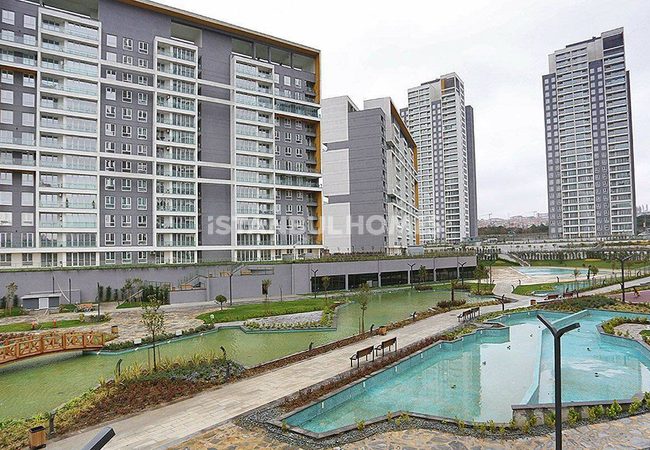 Luxurious Apartments in Istanbul Bahcesehir with Lake View 20