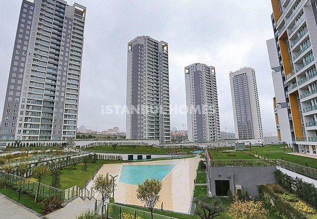 Luxurious Apartments in Istanbul Bahcesehir with Lake View 18