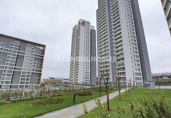 Luxurious Apartments in Istanbul Bahcesehir with Lake View 8