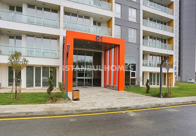 Luxurious Apartments in Istanbul Bahcesehir with Lake View 5