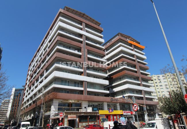 Immobilier Commercial À Istanbul À Côté De L'autoroute E-5