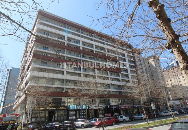 Immobilier Commercial À Istanbul À Côté De L'autoroute E-5 2