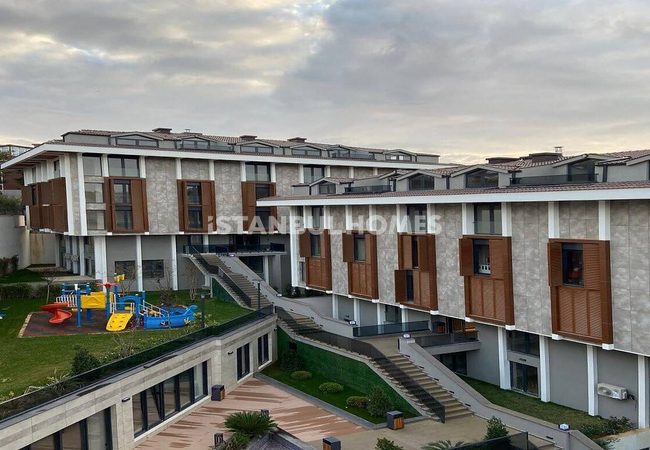 Appartements Privilégiés En Complexe Avec Piscine À Istanbul