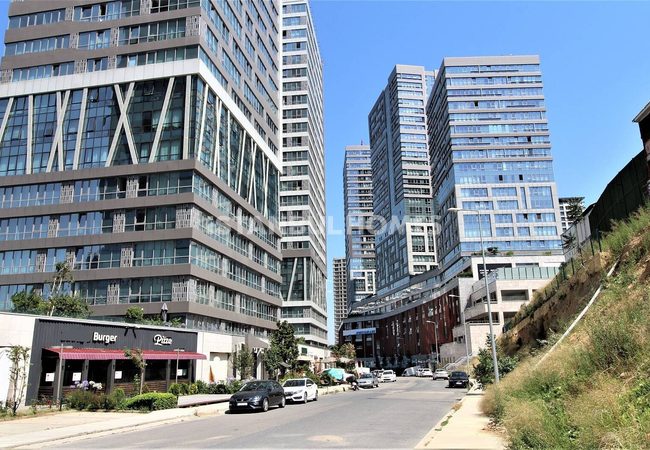 Investition Geschäfte In Einem Komplex In Kadikoy Fikirtepe