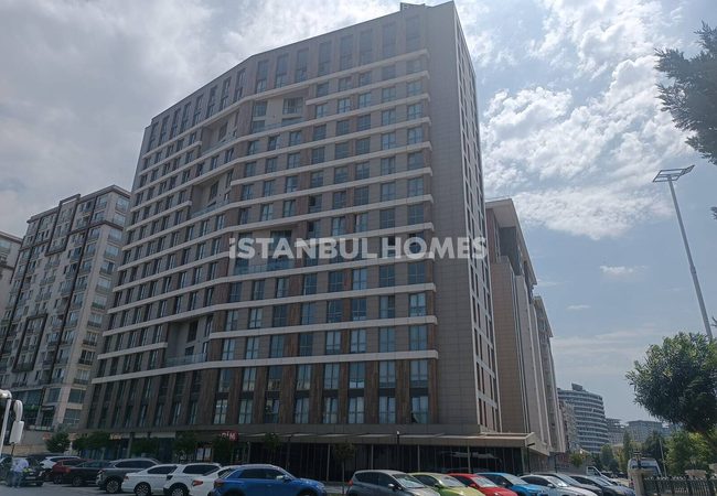 Apartments in a Complex with Swimming Pool in Istanbul 1