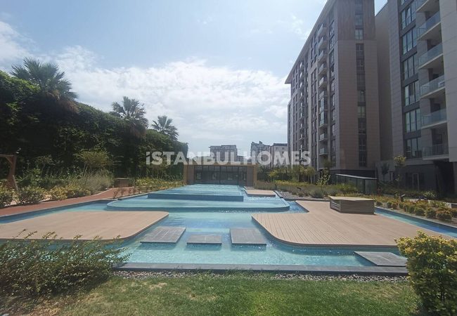 Apartments in a Complex with Swimming Pool in Istanbul 2