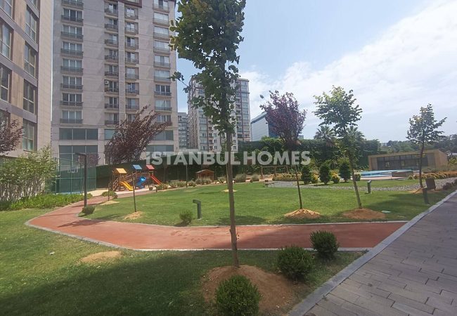 Apartments in a Complex with Swimming Pool in Istanbul 6