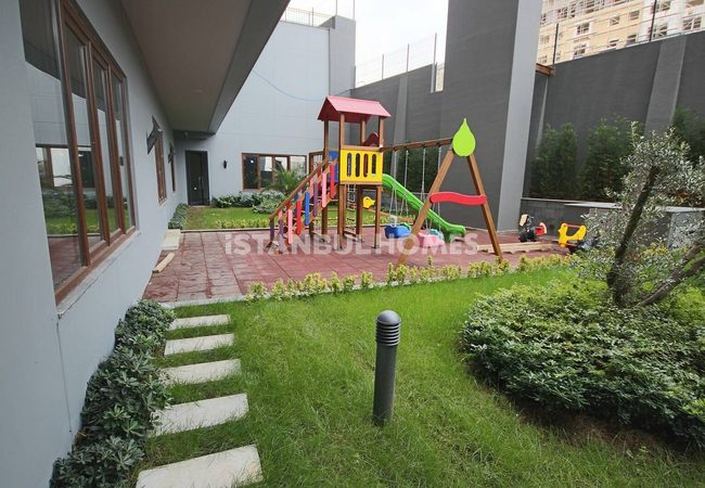 Kadıköy'de Zengin Sosyal Alanlı Sitede Denize Yakın Daireler 9