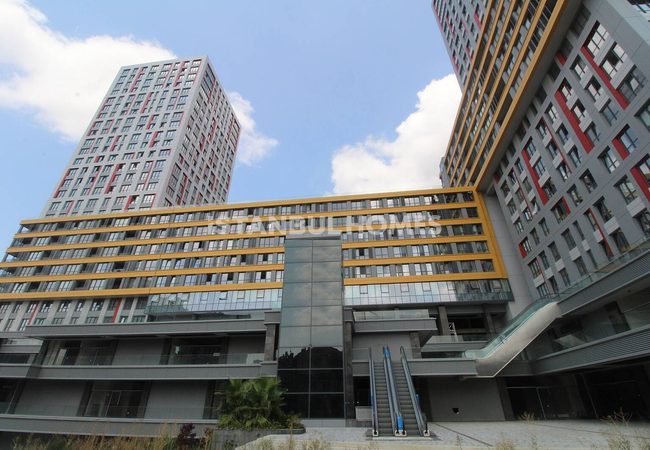Kadıköy'de Zengin Sosyal Alanlı Sitede Denize Yakın Daireler 1