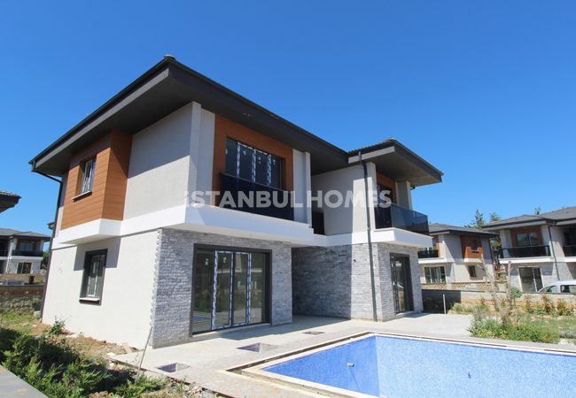 Modernes Villas Duplex Près De La Mer À Silivri 1