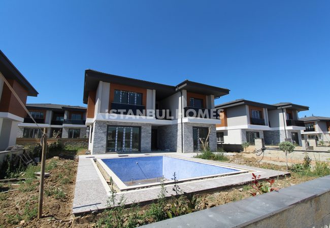 Modernes Villas Duplex Près De La Mer À Silivri 9