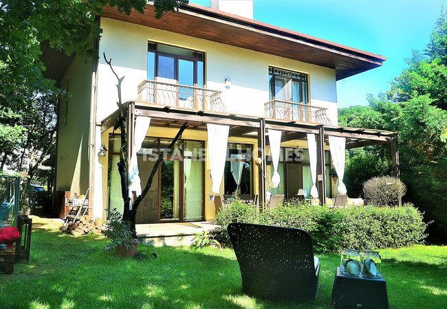 Peaceful House Surrounded by Nature in Istanbul Omerli