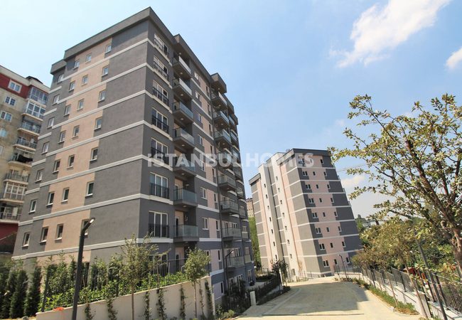 Immobilier Moderne Vue Forêt Et Ville À Kagithane