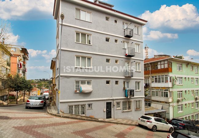 Centrally Located One-bedroom Apartment for Sale in Uskudar 2