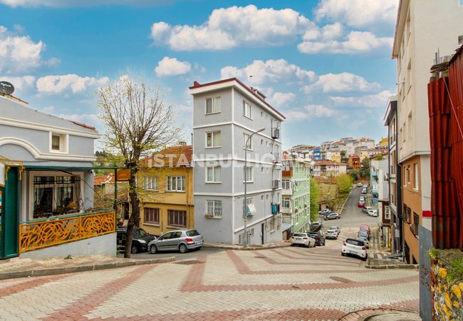Centrally Located One-bedroom Apartment for Sale in Uskudar 1
