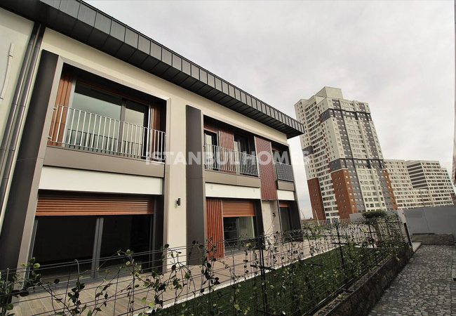 Villas with Garden and Terrace in Basaksehir Istanbul