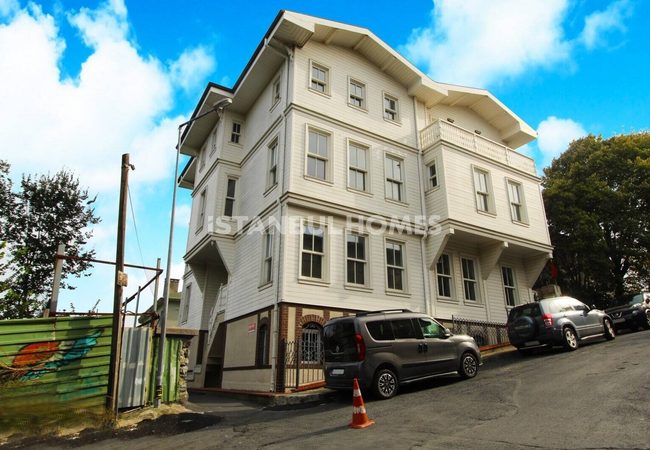 Bosphorus View Apartments in Building in Istanbul Sariyer 2