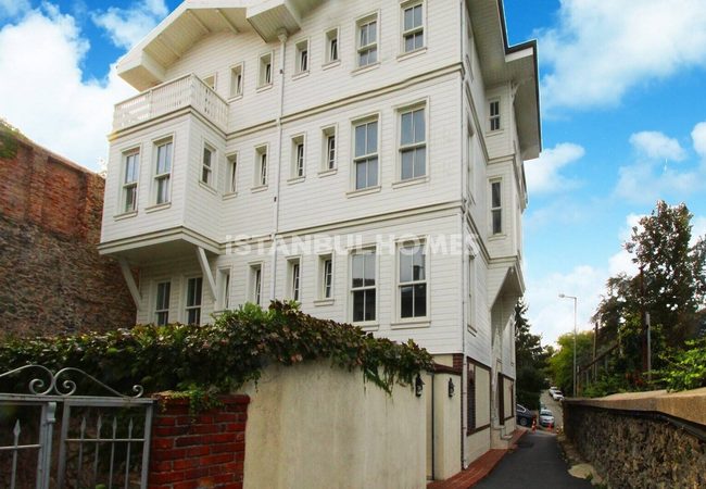 Bosphorus View Apartments in Building in Istanbul Sariyer 3