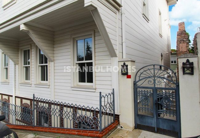Bosphorus View Apartments in Building in Istanbul Sariyer 5
