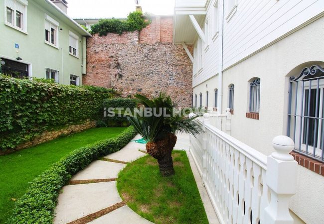 Bosphorus View Apartments in Building in Istanbul Sariyer 6