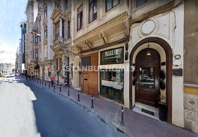 هتل مجوز دار با منظره بسفر در نزدیکی مترو در تقسیم استانبول 3
