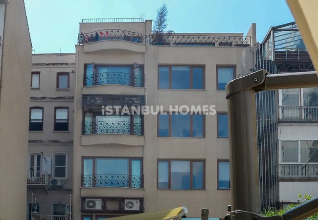 هتل مجوز دار با منظره بسفر در نزدیکی مترو در تقسیم استانبول 4