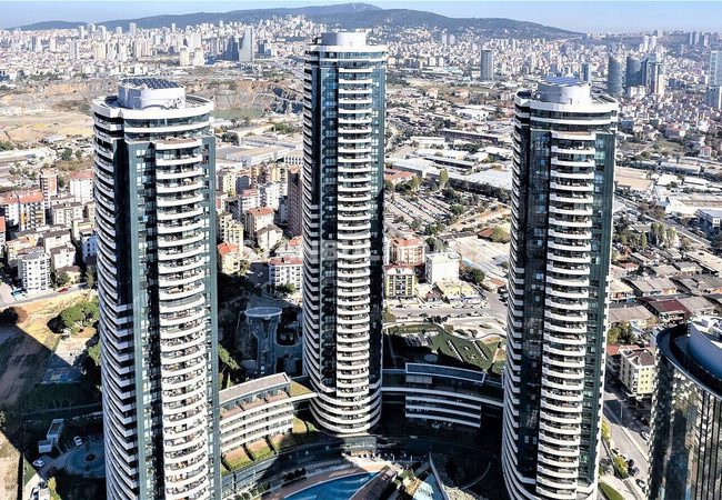 Immobiliers Résidentiels Avec Terrasse Et Balcon À Istanbul