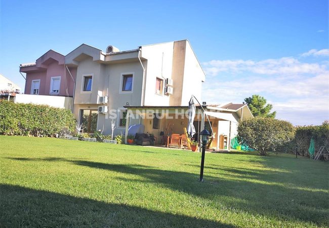 Maison Dans Un Projet Avec Piscines À Sariyer Istanbul 1