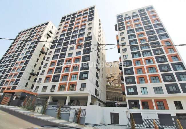 1-bedroom Flat in a Complex Near the Metrobus Stop in Kagithane 1