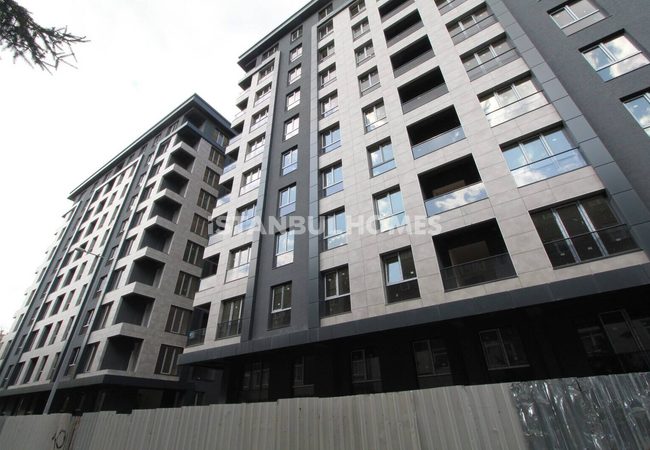 İstanbul Eyüpsultan’da Havuzlu Sitede Modern Daireler 3