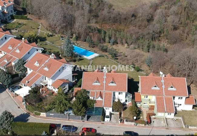 Villa Mit Waldblick In Einem Luxuskomplex In Zekeriyakoy, Istanbul 1