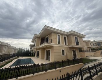 Виллы с бассейном и садом в Стамбуле, Бююкчекмедже 3