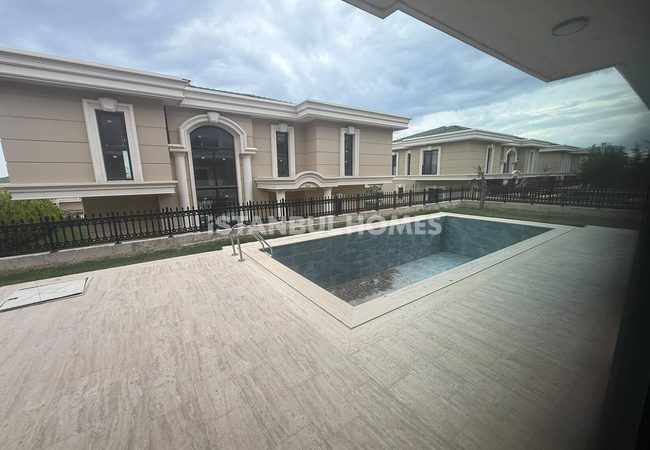 Büyükçekmece’de Villa Sitesinde Havuzlu ve Bahçeli Villalar 4