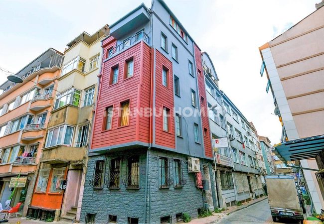 Whole Building with an Elevator and 6 Flats in Fatih 1