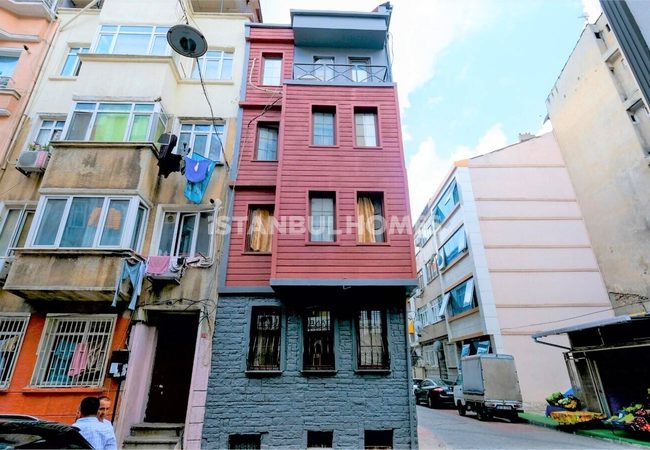 Whole Building with an Elevator and 6 Flats in Fatih 2