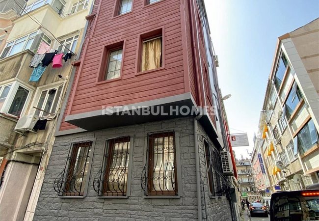 Whole Building with an Elevator and 6 Flats in Fatih 3