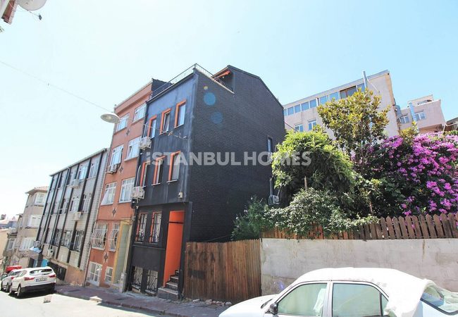Key-ready Whole Building in Fatih 100 M From Arterial Road 1