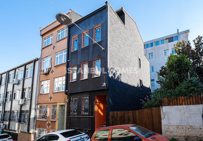 Key-ready Whole Building in Fatih 100 M From Arterial Road