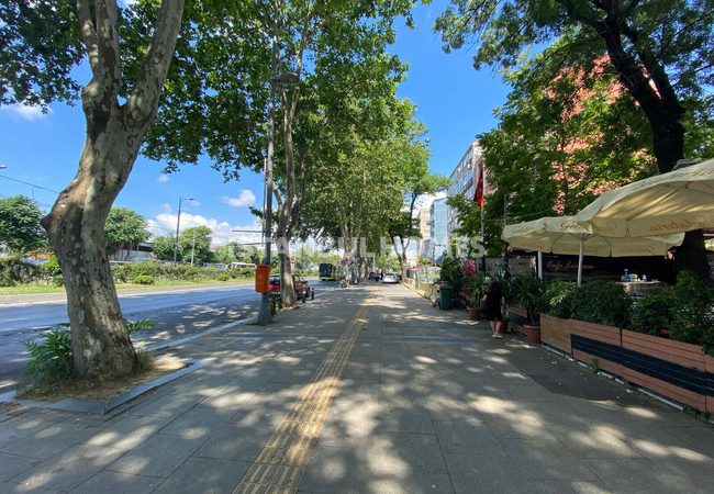 Bâtiment Avec Terrasse Près Du Métro À Istanbul Fatih 2