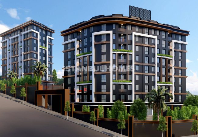 Flats in Complex Near E-5 Highway in Pendik Istanbul