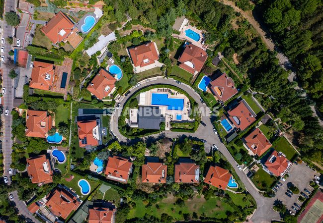Detached Sea-view House with Pool in Istanbul Sariyer 2