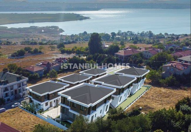 Maisons Avec Vue Sur Le Lac Et Parking Intérieur À Avcılar Istanbul