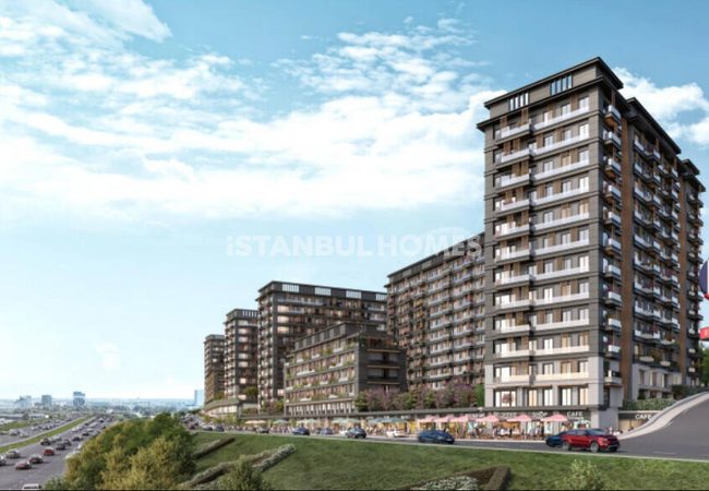 Geschäfte Auf Der Straße In Der Nähe Von Metro Und Fähre In Maltepe 1