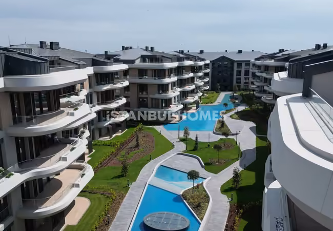 Bakırköy'de Zengin Özelliklere Sahip Sitede Satılık Şık Daireler 5