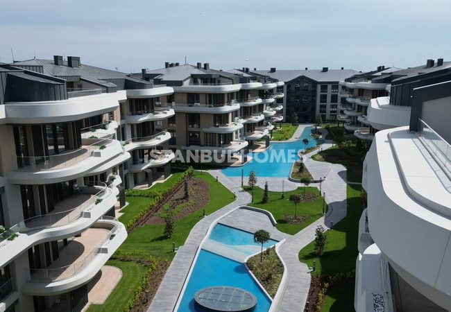 Elegant Apartments in a Richly-featued Complex in Bakirkoy 5