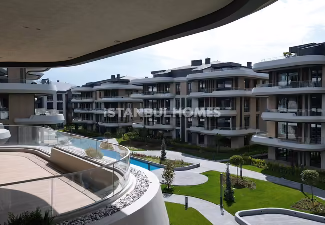 Bakırköy'de Zengin Özelliklere Sahip Sitede Satılık Şık Daireler 6