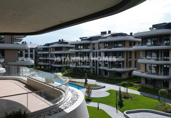 Elegant Apartments in a Richly-featued Complex in Bakirkoy 6