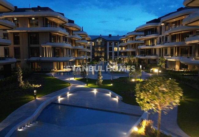Elegant Apartments in a Richly-featued Complex in Bakirkoy 8