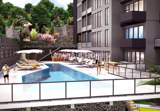 4-zimmer-wohnung In Anlage Mit Pool In Istanbul Kartal